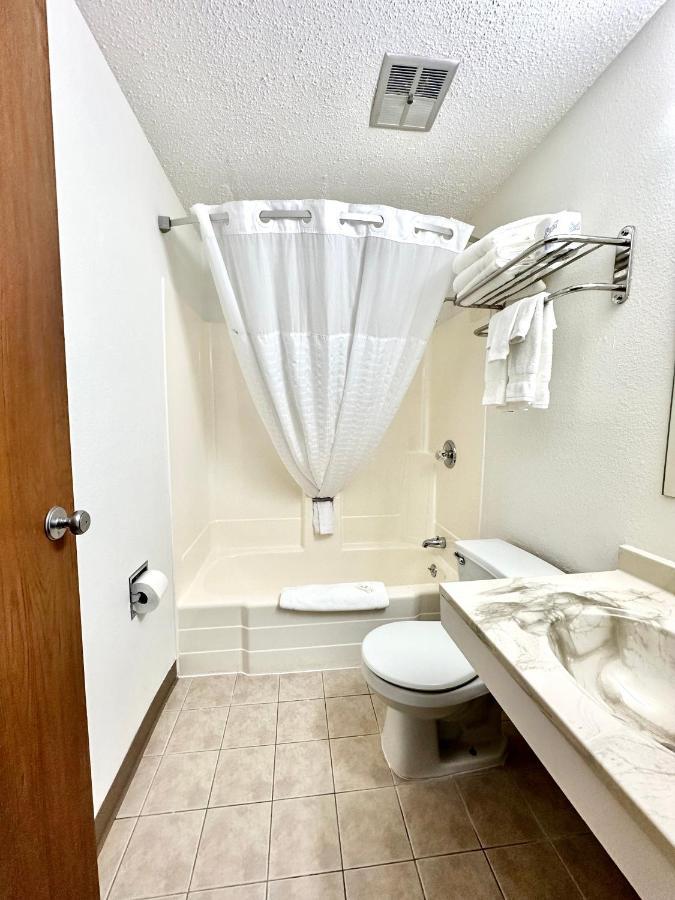 Hotel 8 Fergus Falls ภายนอก รูปภาพ