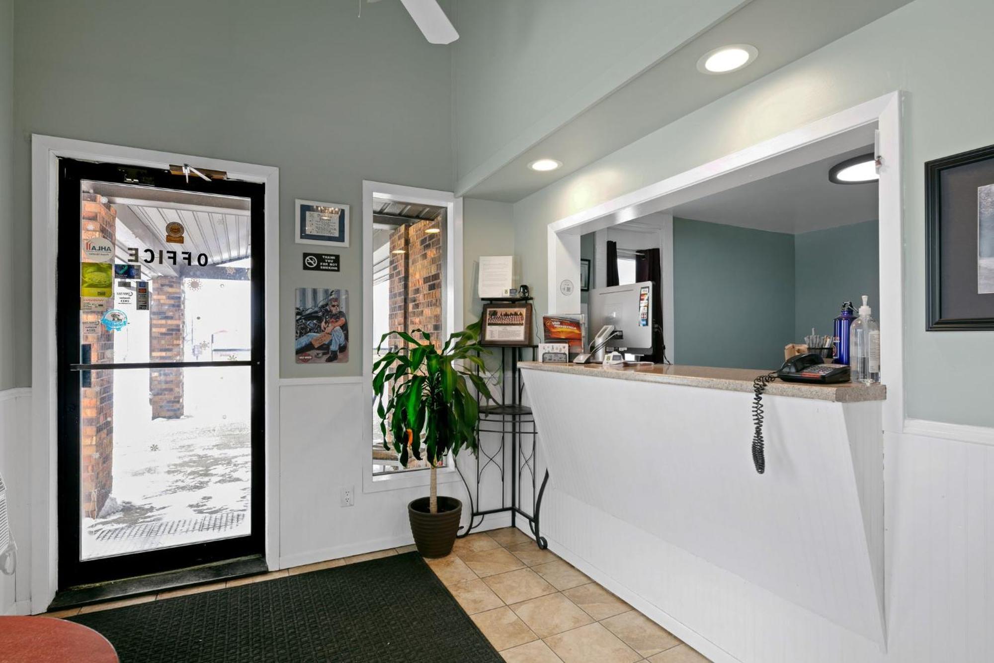 Hotel 8 Fergus Falls ภายนอก รูปภาพ