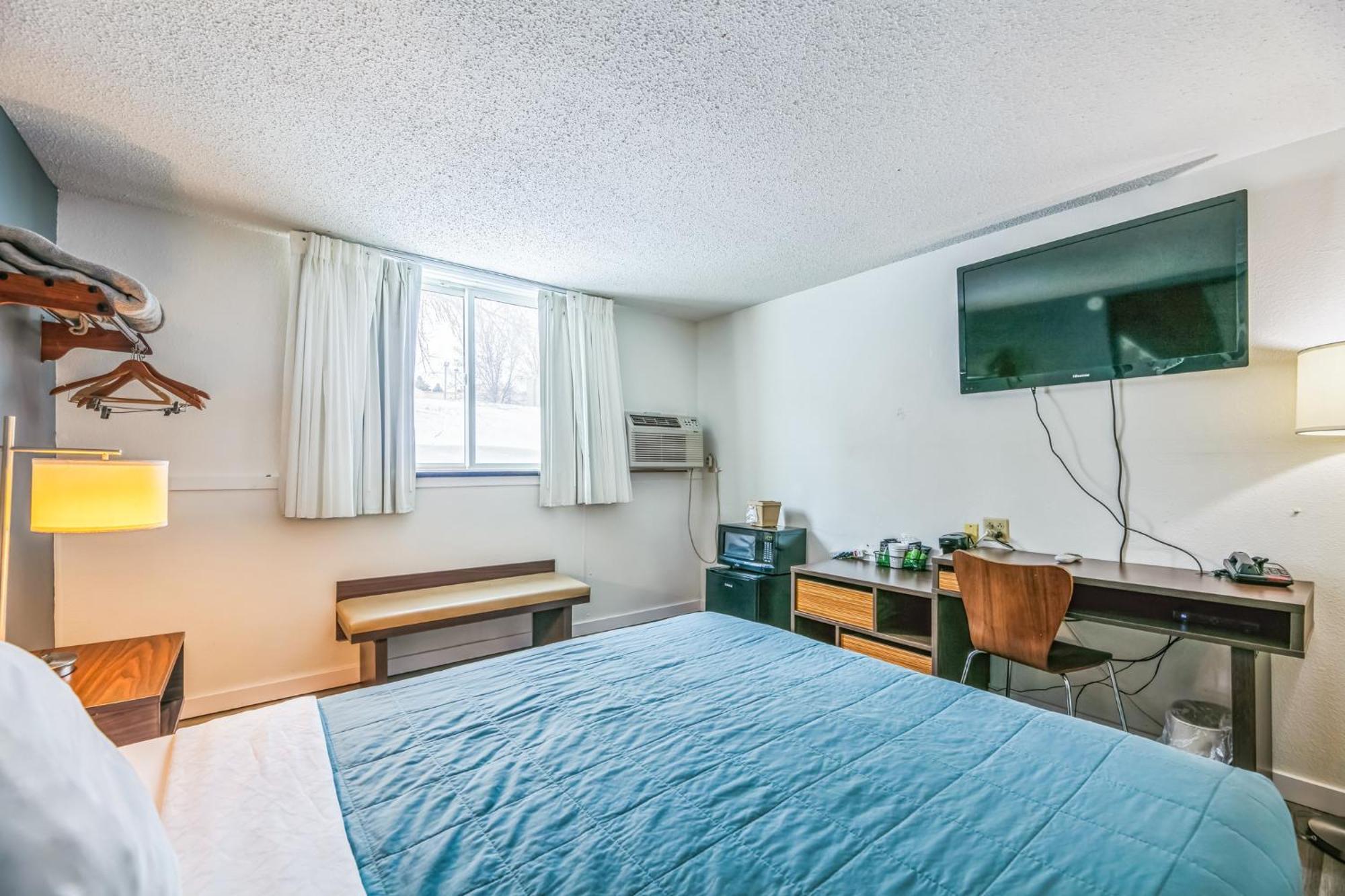 Hotel 8 Fergus Falls ภายนอก รูปภาพ
