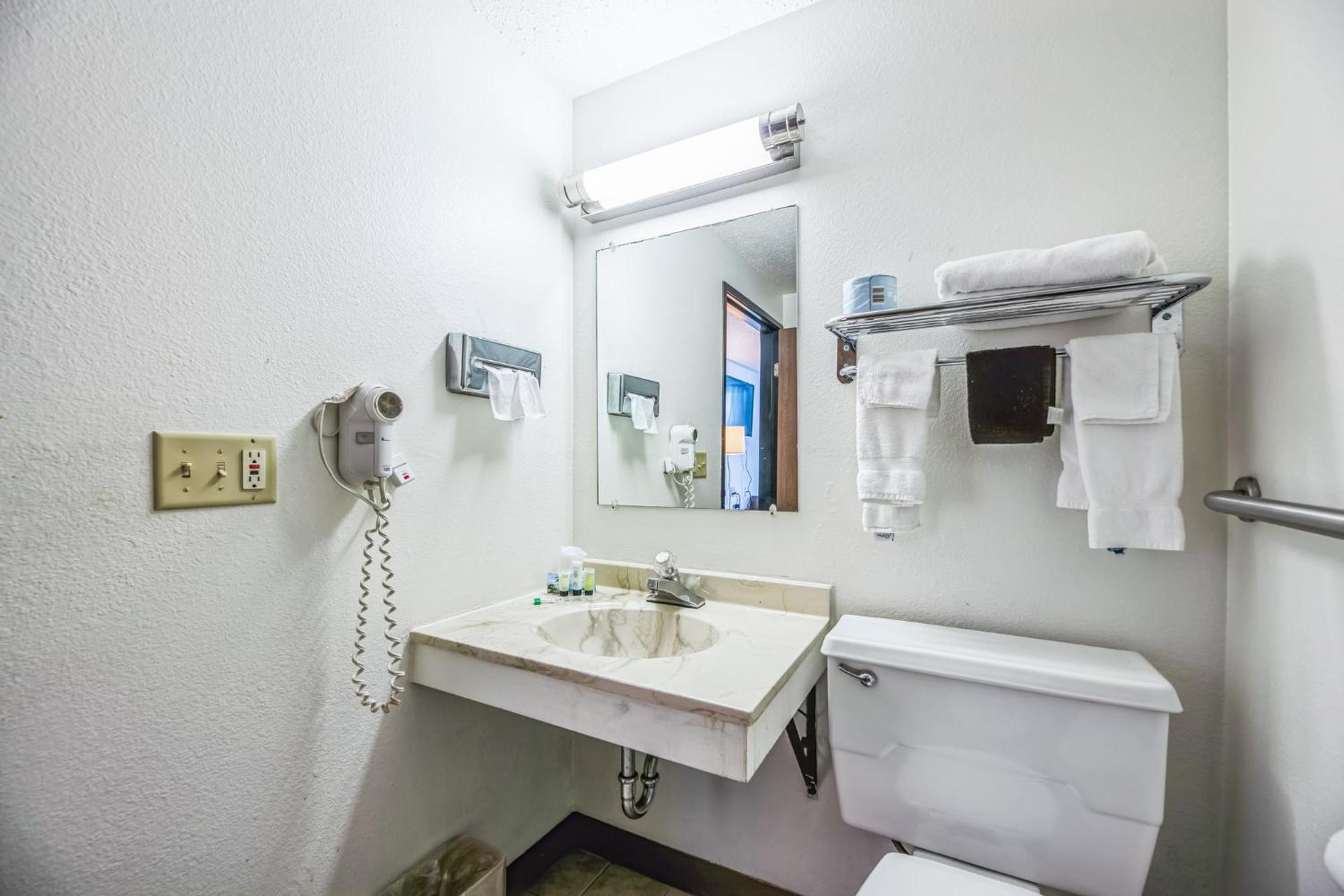 Hotel 8 Fergus Falls ภายนอก รูปภาพ