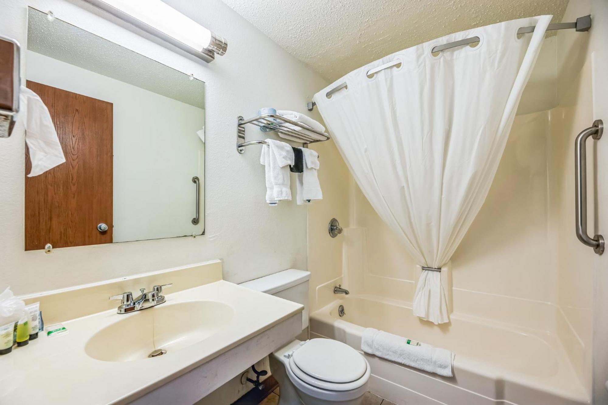 Hotel 8 Fergus Falls ภายนอก รูปภาพ