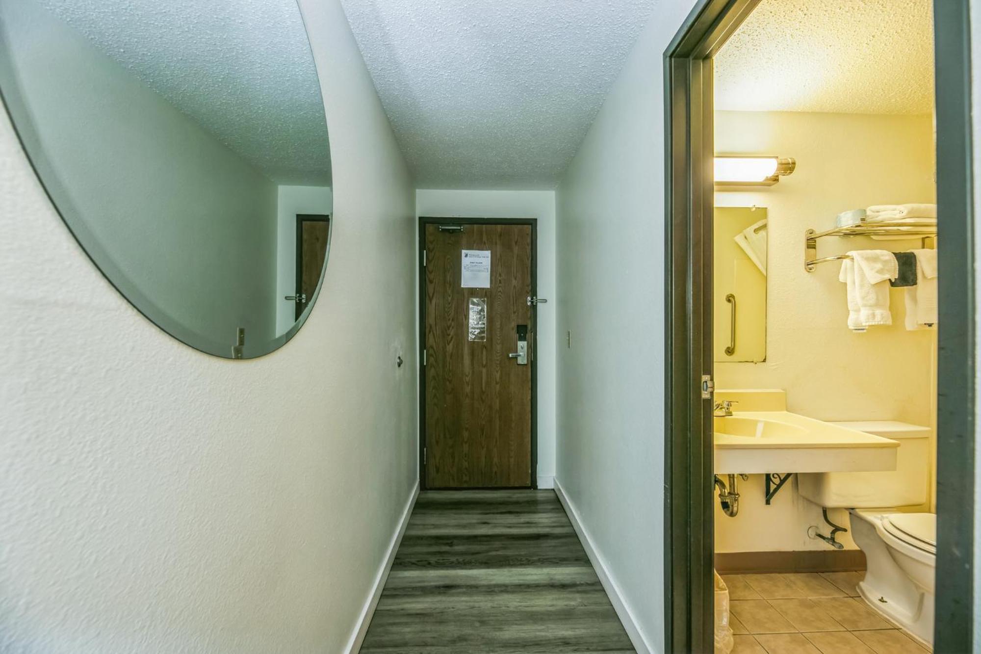 Hotel 8 Fergus Falls ภายนอก รูปภาพ