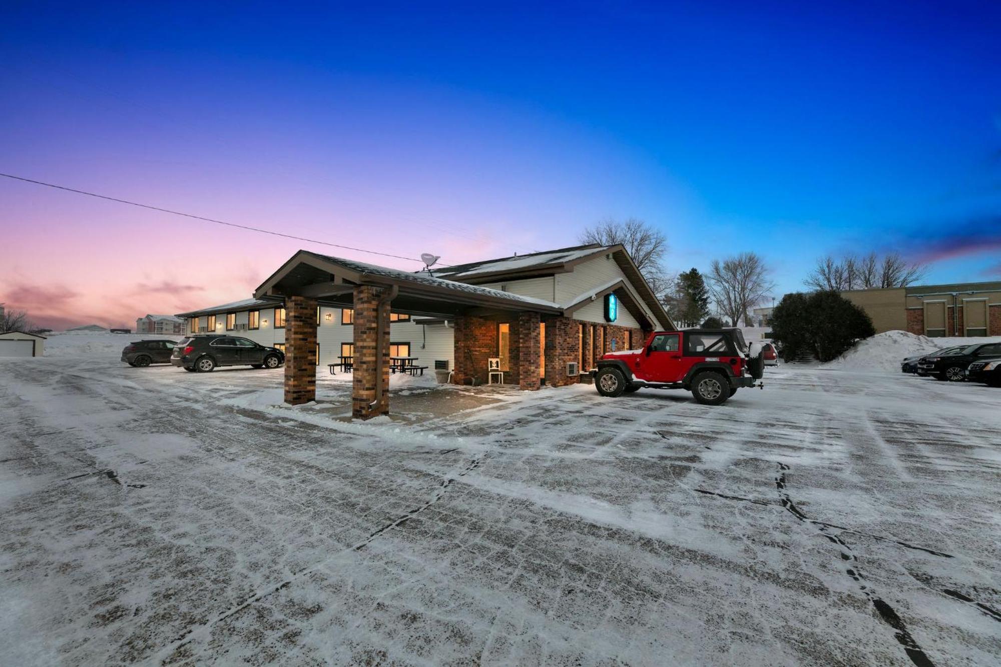 Hotel 8 Fergus Falls ภายนอก รูปภาพ